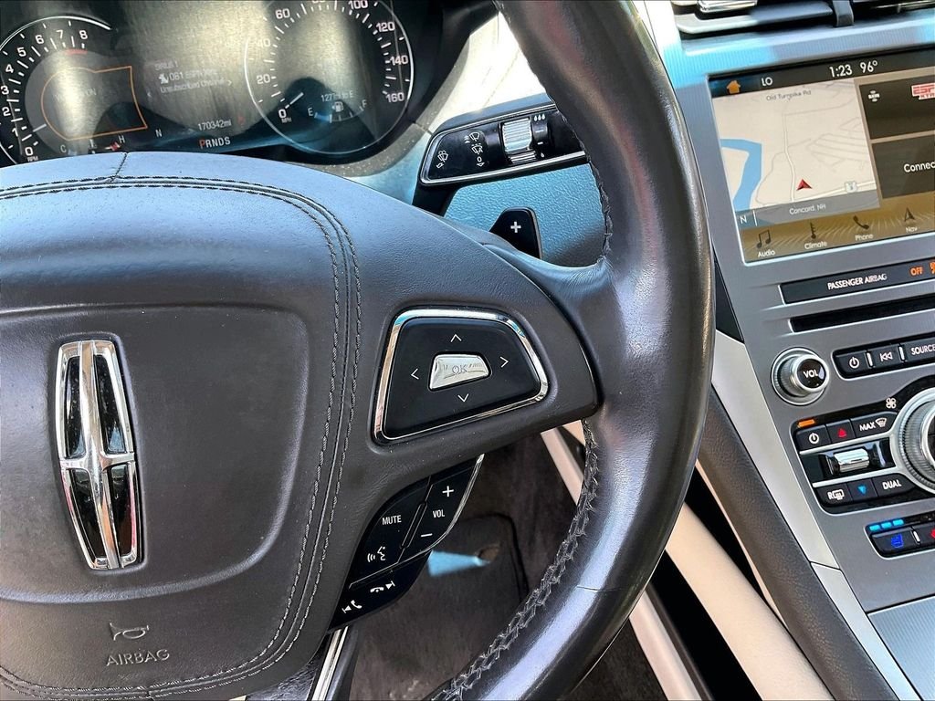 Used 2017 White Lincoln Reserve image 24