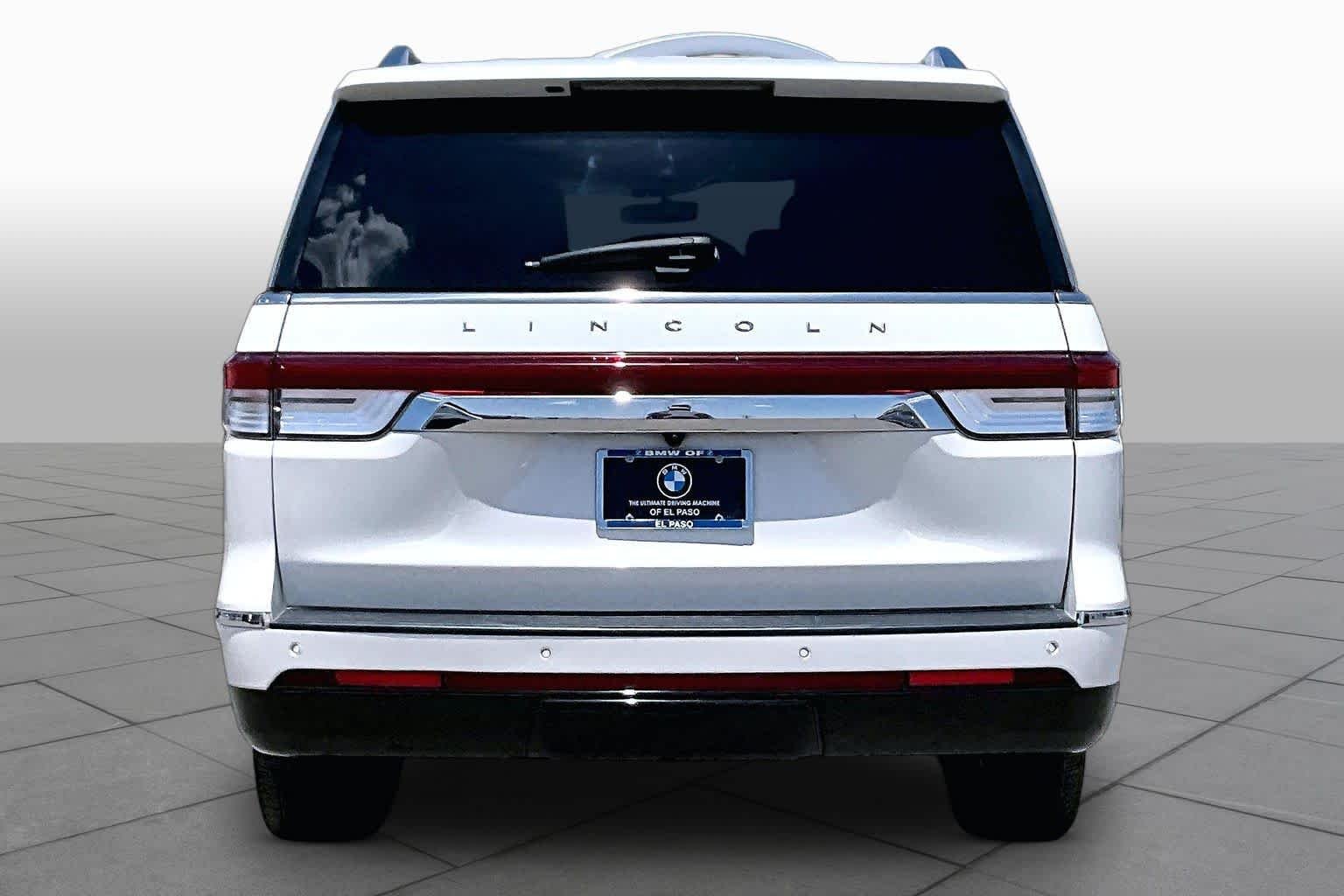 Used 2023 Pristine White Lincoln Reserve image 4