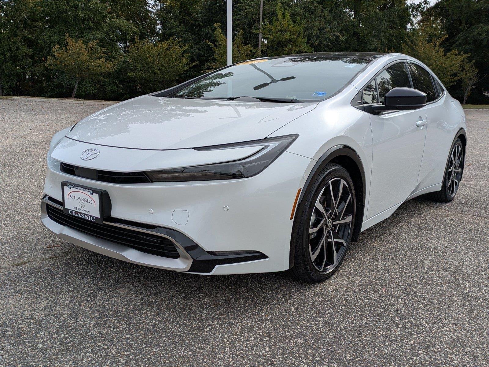 Used 2026 Wind Chill Pearl Toyota XSE Premium image 8