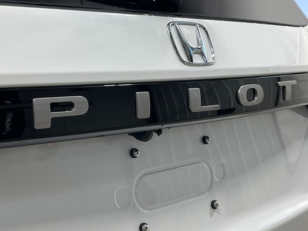 New 2026 Platinum White Pearl Honda Touring image 7