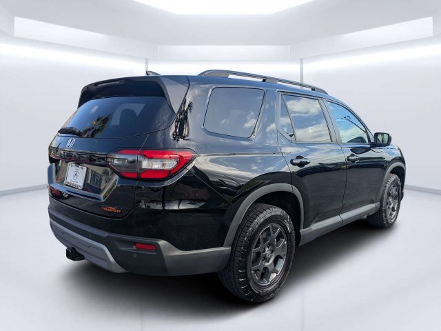 Used 2025 Crystal Black Pearl Honda TrailSport image 3