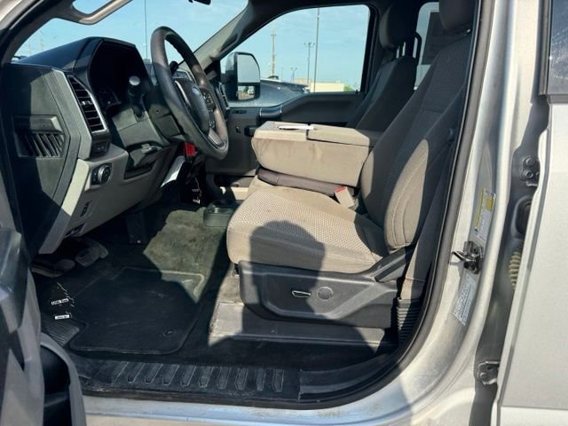 Used 2017 Silver Ford XLT image 2