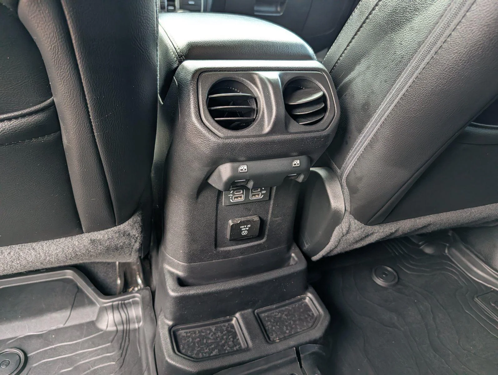 Used 2020 Granite Crystal Metallic Clearcoat Jeep North Edition image 36