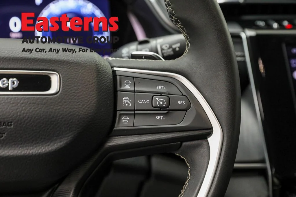 Used 2023 White Jeep Laredo image 16