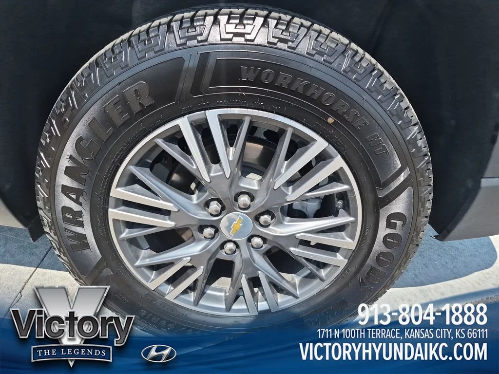 Used 2025 Gray Chevrolet LT image 26