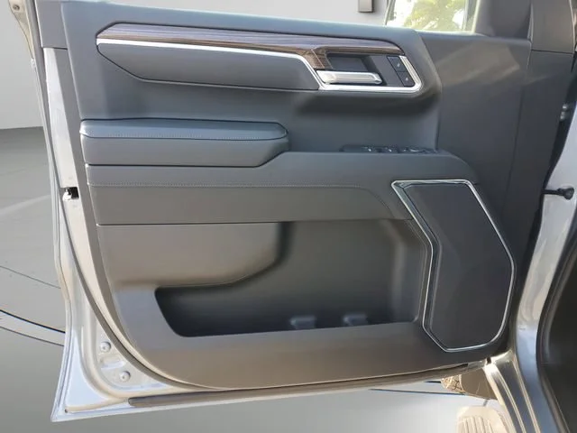 Used 2024 Sterling Gray Metallic Chevrolet LT Trail Boss image 14