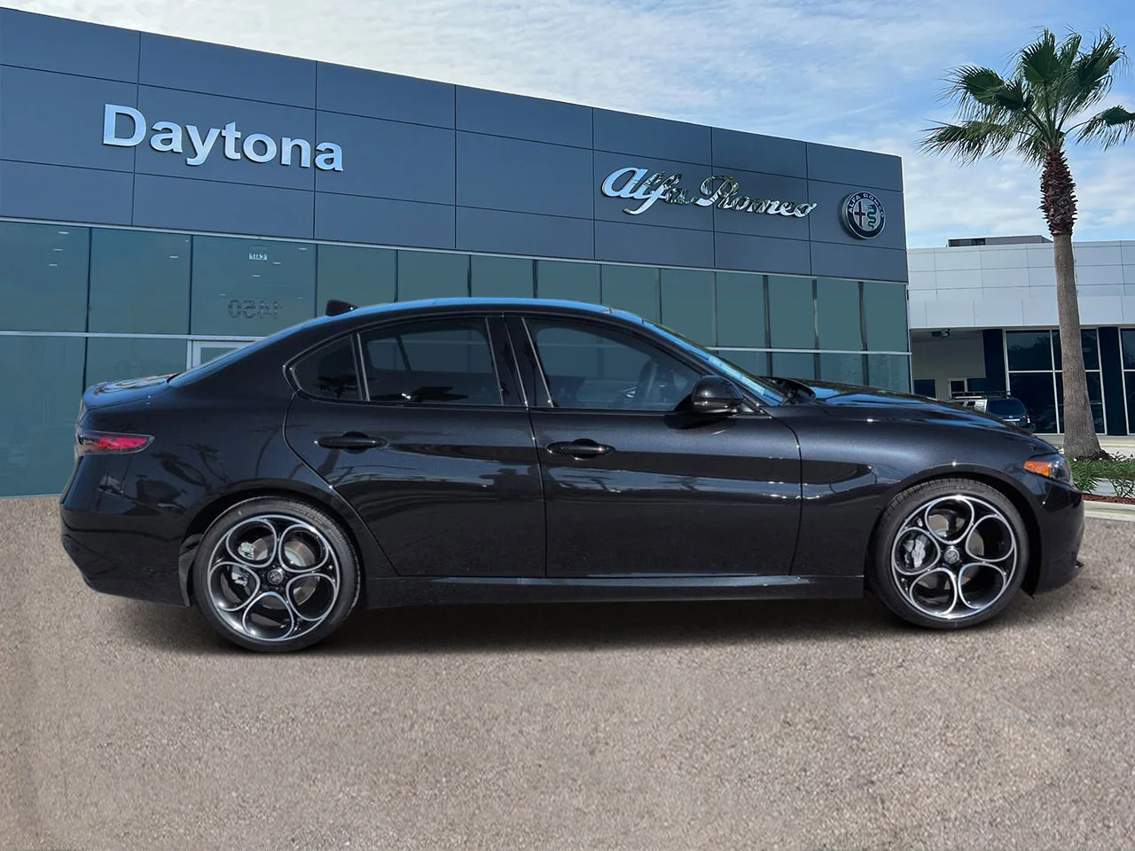 New 2026 Vulcano Black Metallic Exterior Paint Alfa Romeo  image 2