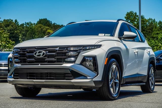 Certified Used 2025 White Hyundai SEL image 9