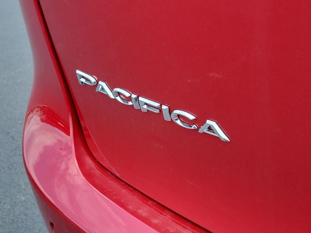 New 2027 Red Hot Pearl-Coat Exterior Paint Chrysler Select image 6
