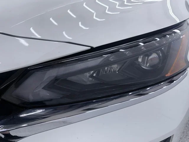 Used 2025 White Nissan 2.5 SV image 7