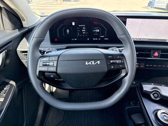 Used 2025 Glacier White Pearl Kia Light image 18