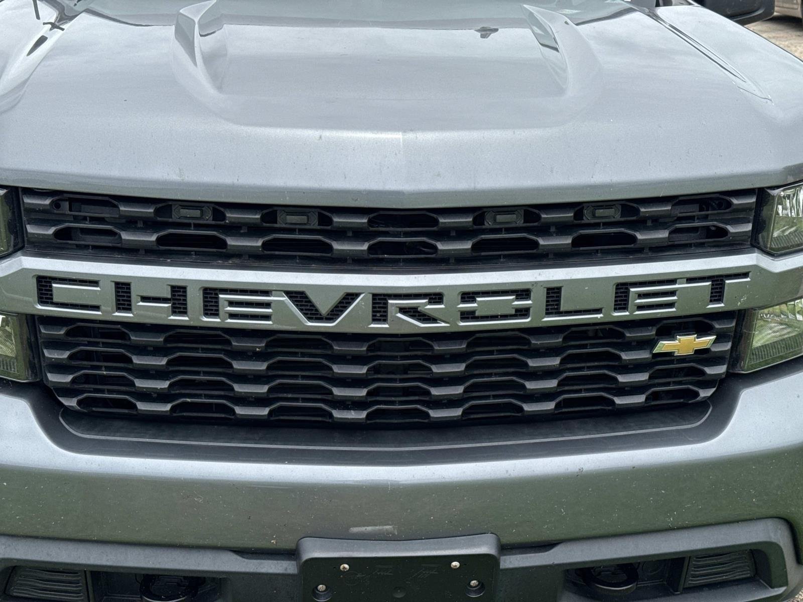 Used 2022 Satin Steel Metallic Chevrolet Custom image 12