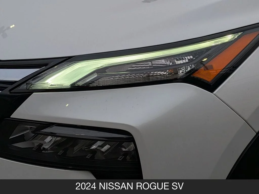 Used 2024 White Nissan SV image 10