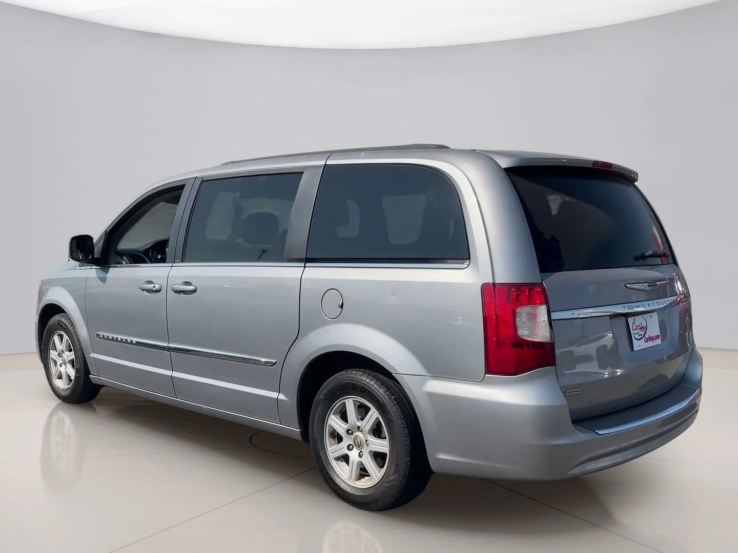 Used 2013 Silver Chrysler TOURING image 4