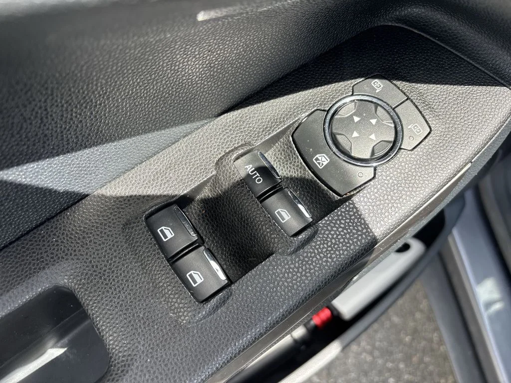 Used 2020 Gray Ford SE image 15