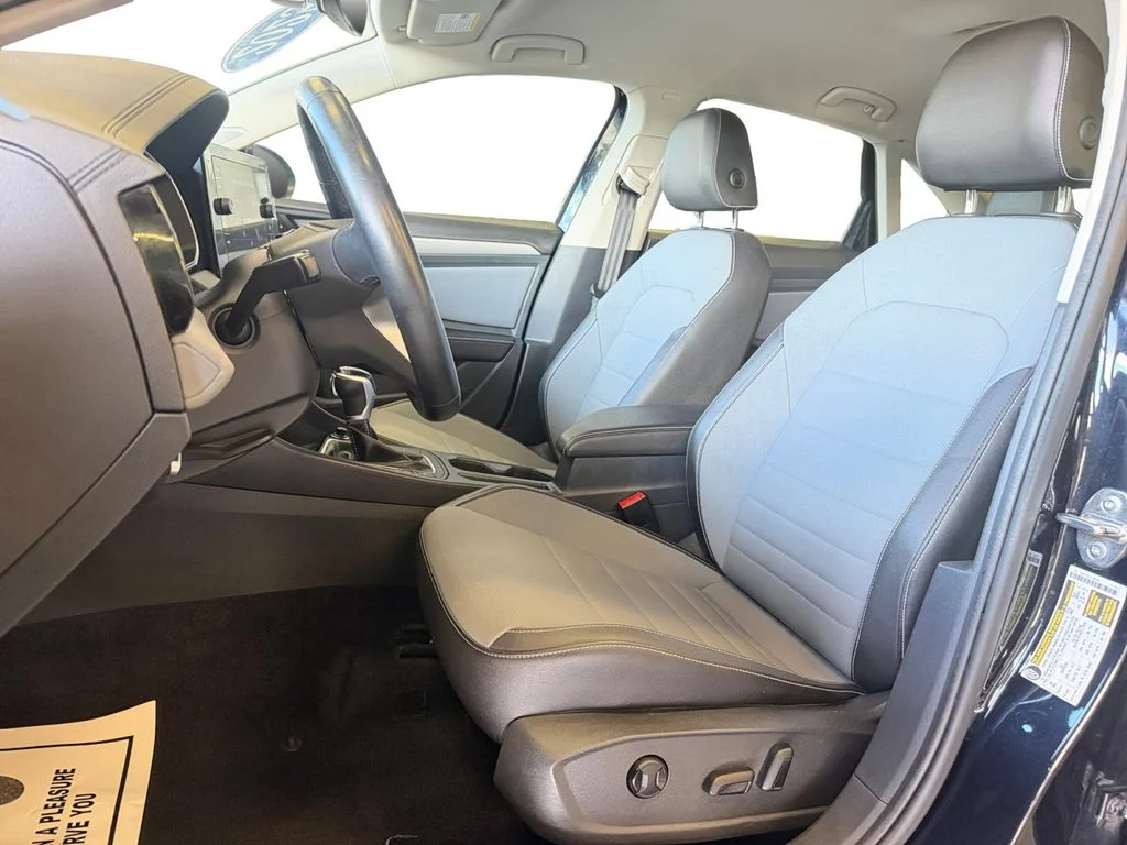 Used 2025 Gray Volkswagen 1.5T SE image 25