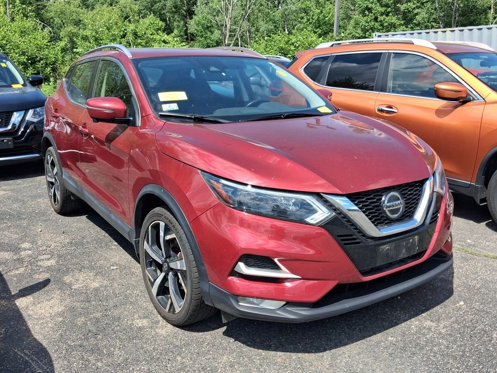 Used 2020 Red Nissan SL image 1