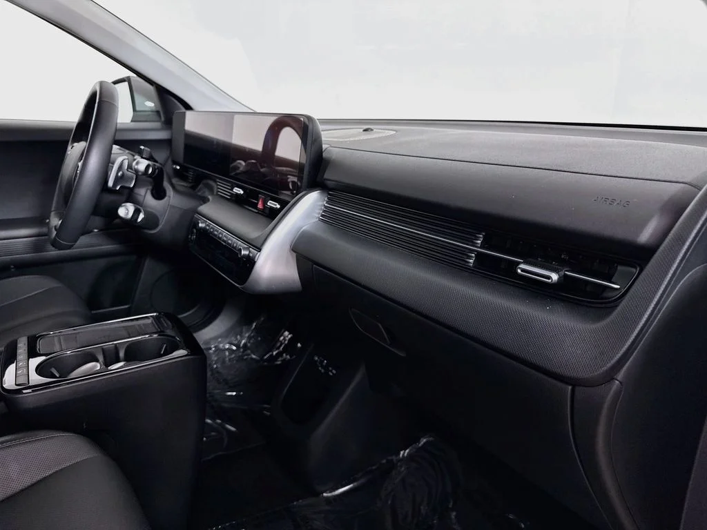 Used 2025 Gray Hyundai SEL image 28