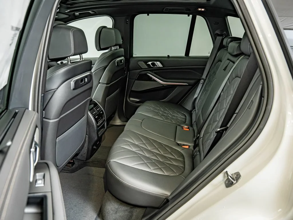 New 2026 Mineral White Metallic BMW xDrive40i image 35