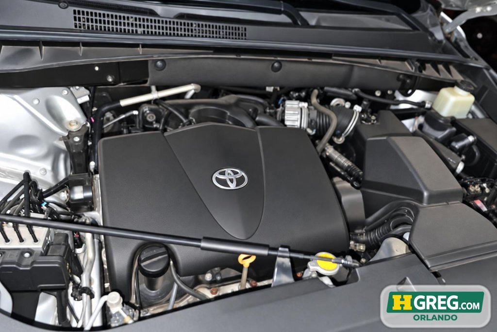 Used 2017 Celestial Silver Metallic Toyota SE image 13