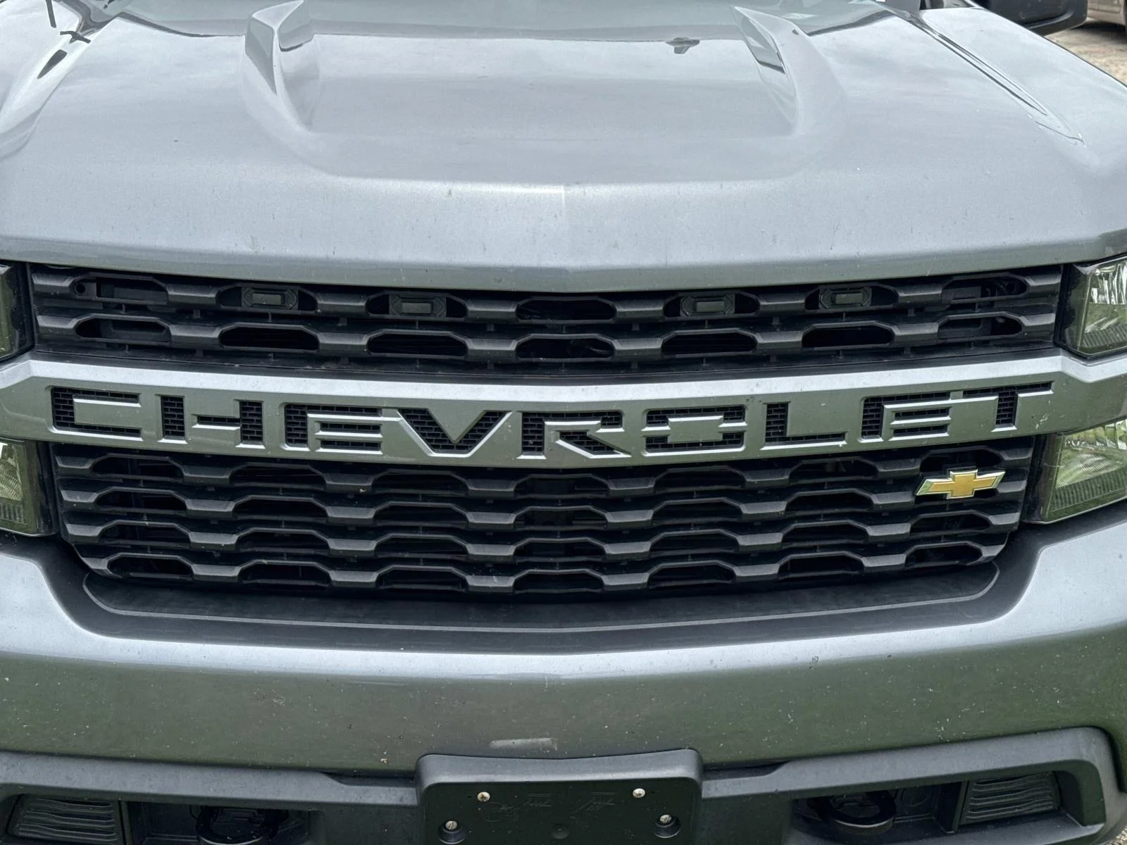 Used 2022 Satin Steel Metallic Chevrolet Custom image 12