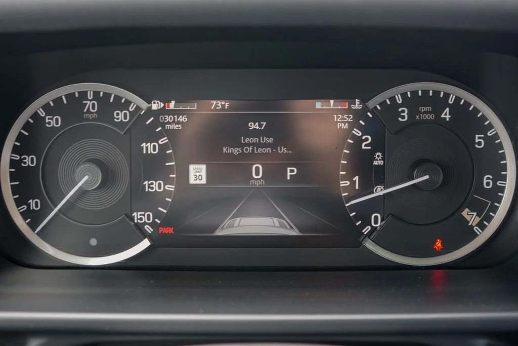 Used 2023 Fuji White Land Rover SE image 15
