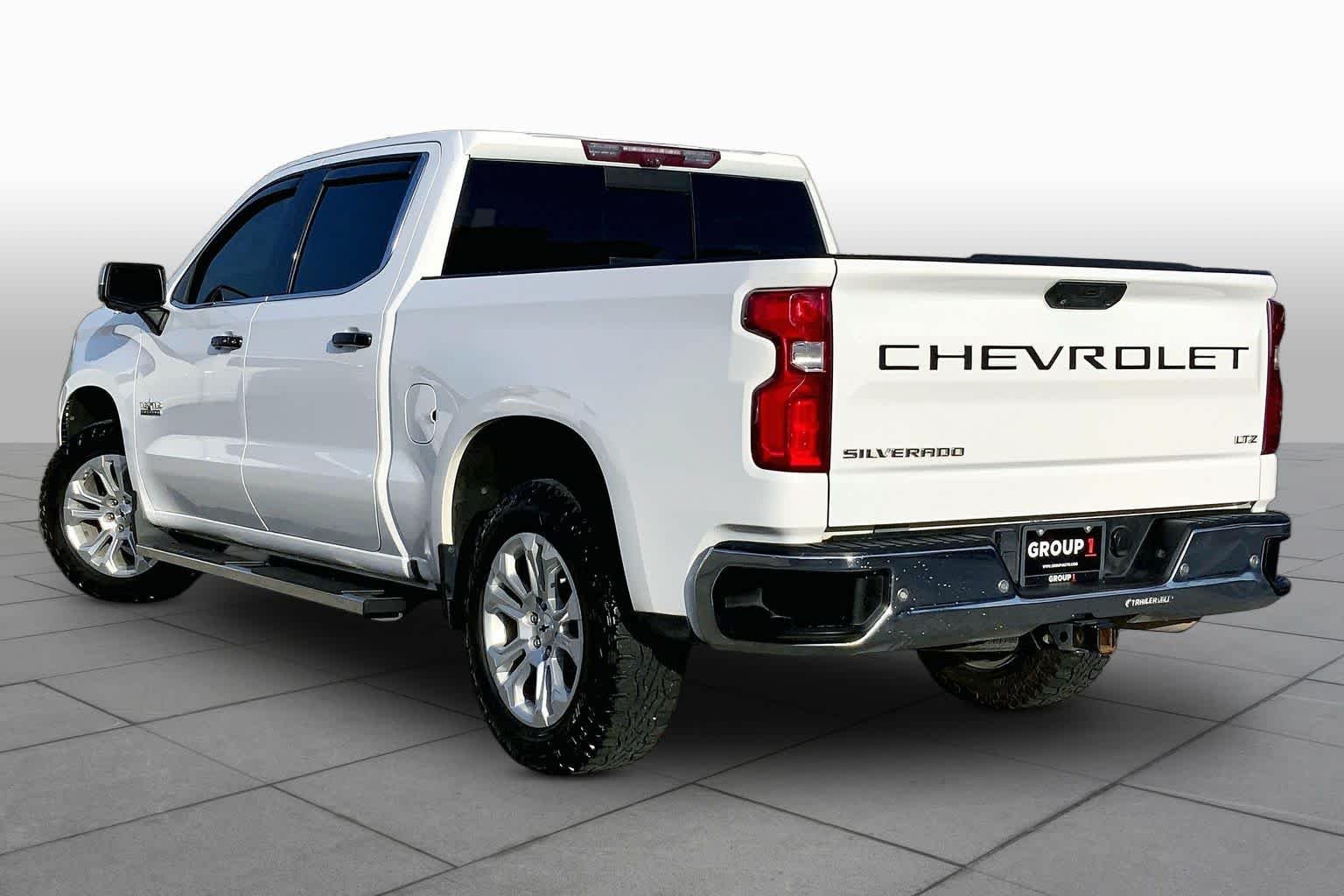 Used 2022 Summit White Chevrolet LTZ image 9