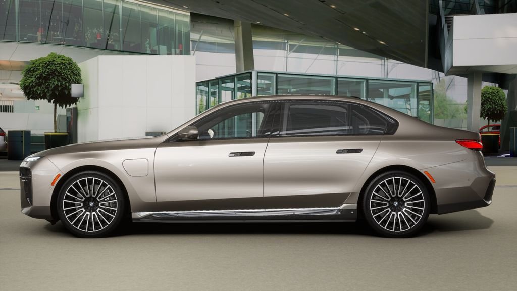 2026 BMW 7 Series 750e - Photo 31