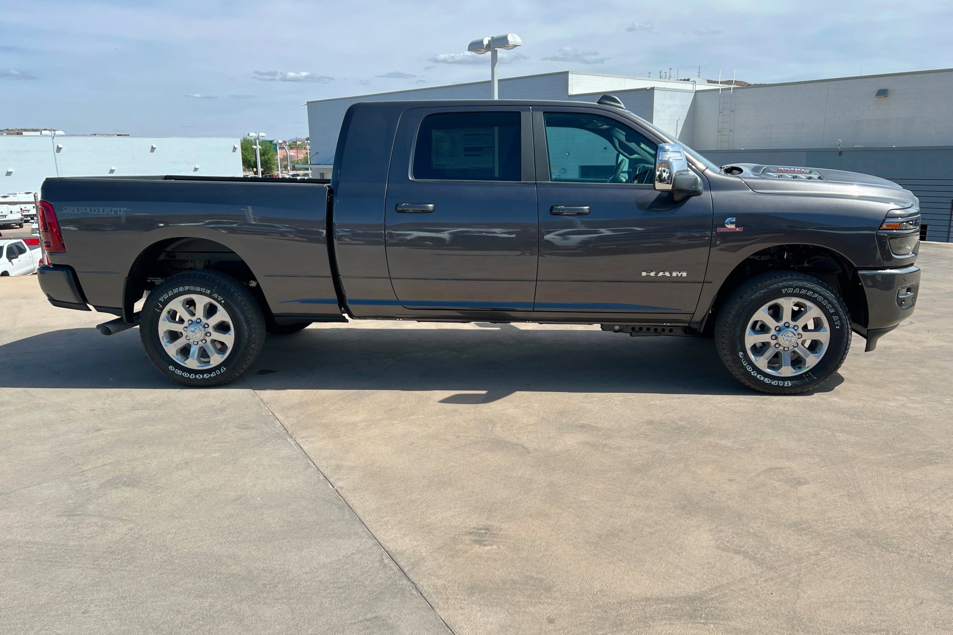 New 2026 Granite Crystal Metallic Clear-Coat Exterior Paint RAM Laramie image 7