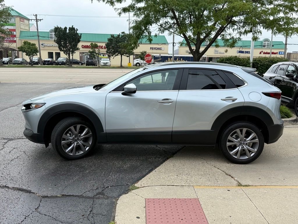 Used 2021 Silver Mazda Preferred image 4