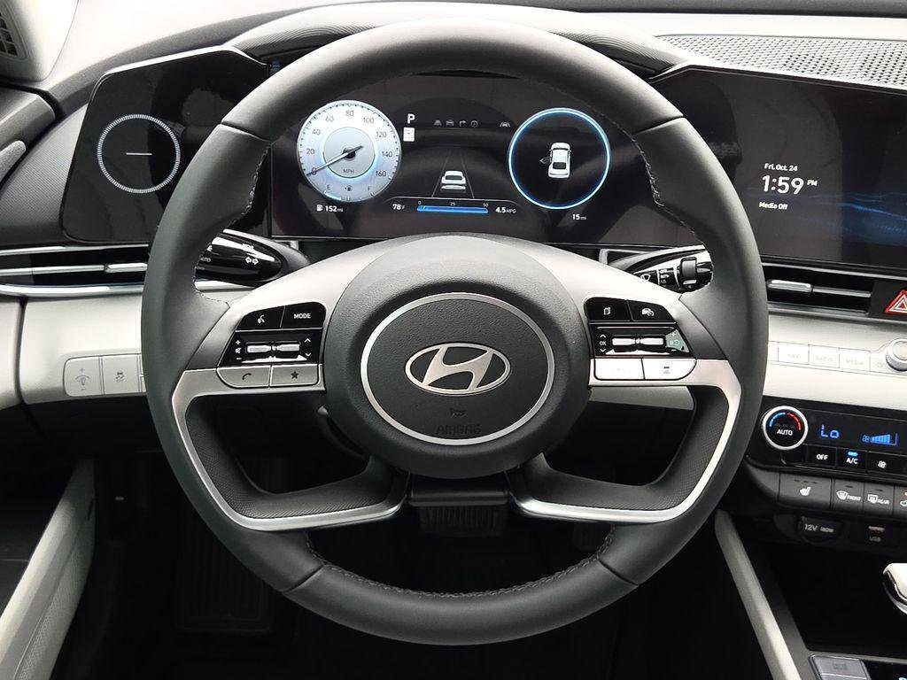 2025 Hyundai Elantra Limited - Photo 13