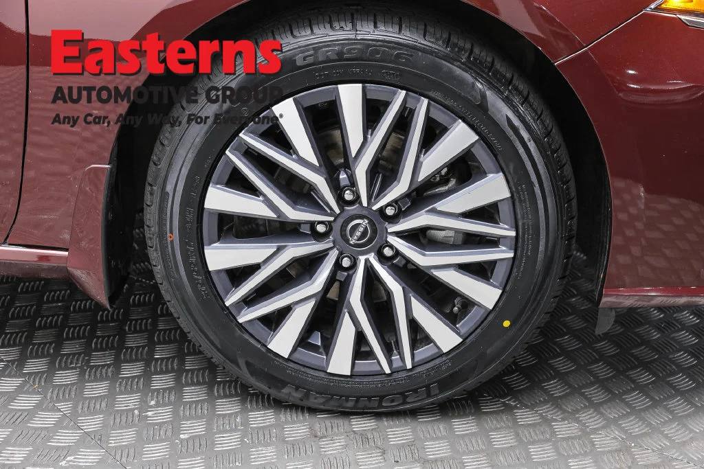 Used 2023 Red Nissan 2.5 SV image 33
