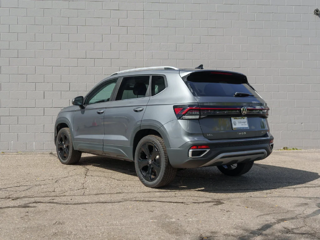 New 2027 Platinum Gray Metallic Volkswagen 1.5T SEL image 4