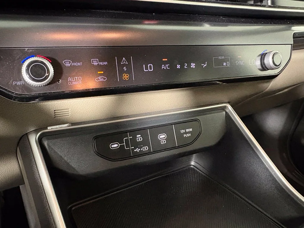 Used 2025 White Kia LXS image 31