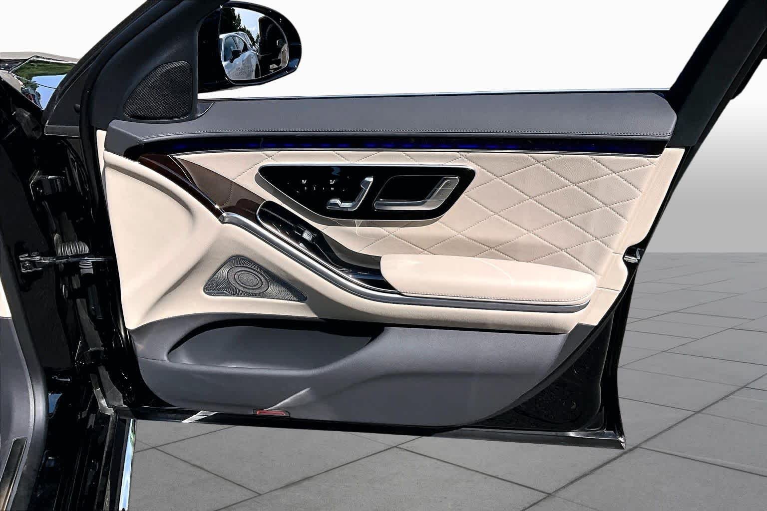 Used 2025 Black Mercedes-Benz S 580 image 22