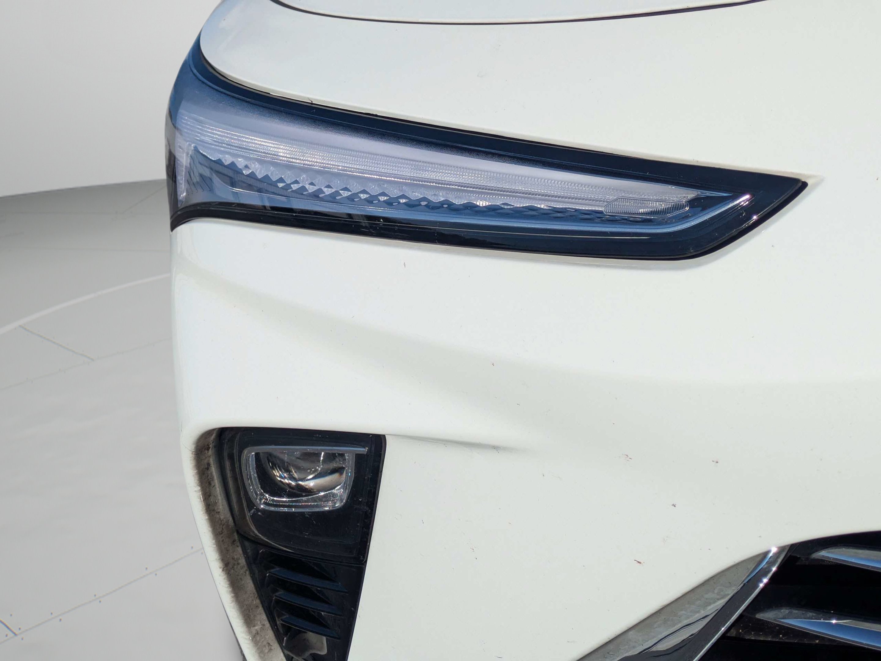 Used 2026 Summit White Buick Preferred image 9