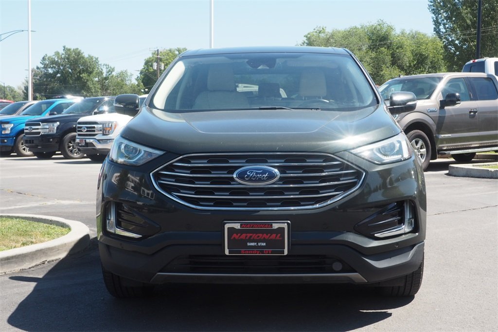 2022 Ford Edge Titanium photo 2