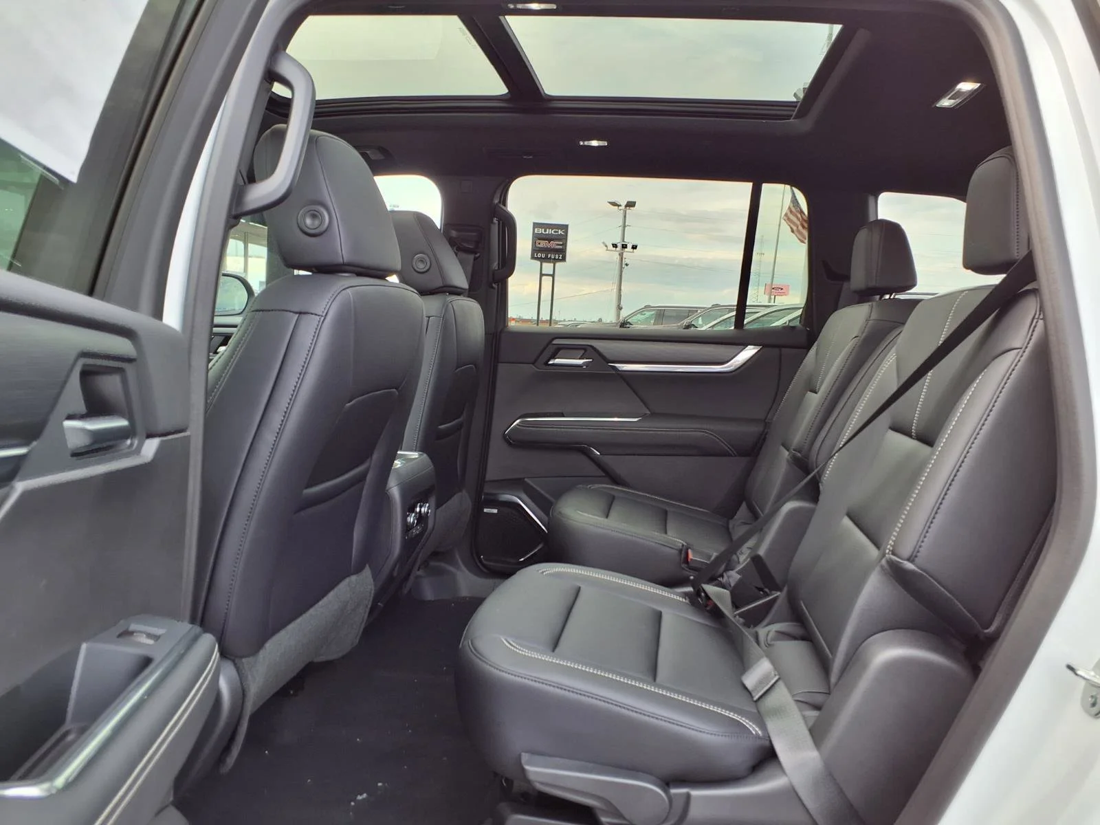 2026 GMC Acadia Elevation - Photo 19