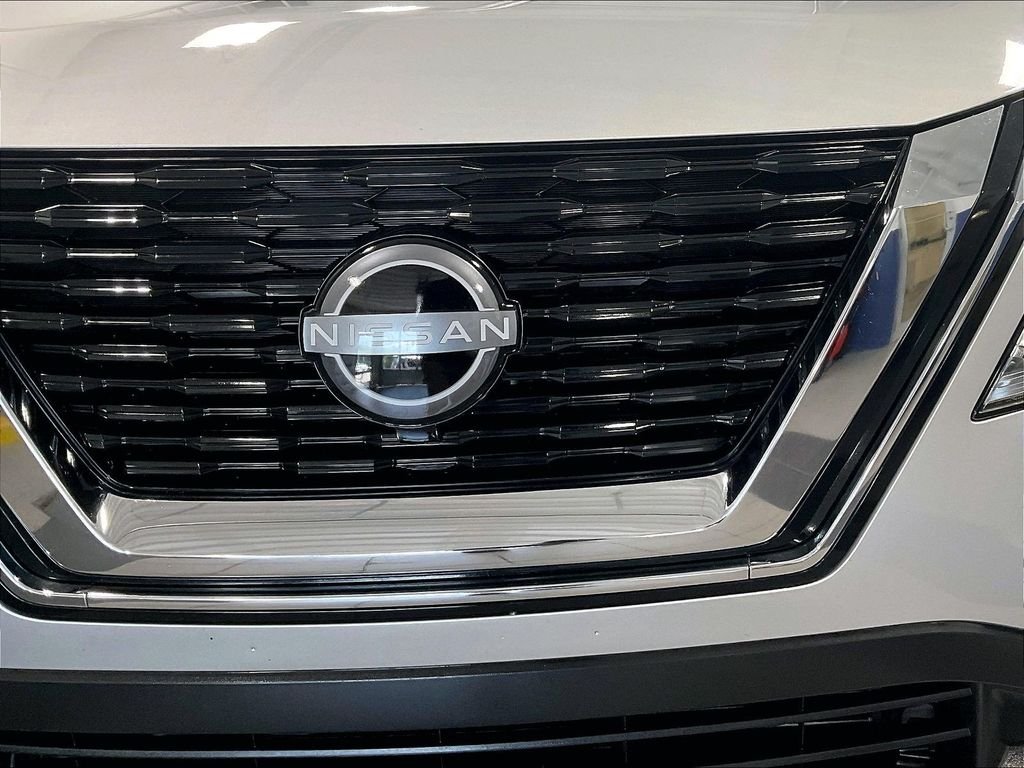 Used 2023 Silver Nissan SV image 32