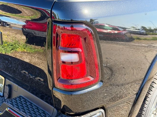 New 2026 Diamond Black Crystal Pearl-Coat Exterior Paint RAM Big Horn/Lone Star image 7