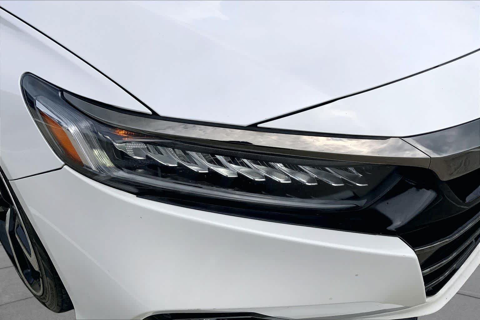 Used 2022 Platinum White Pearl Honda Sport image 26