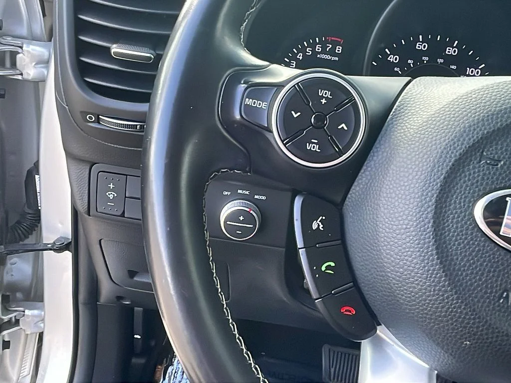 Used 2017 Silver Kia Plus image 9