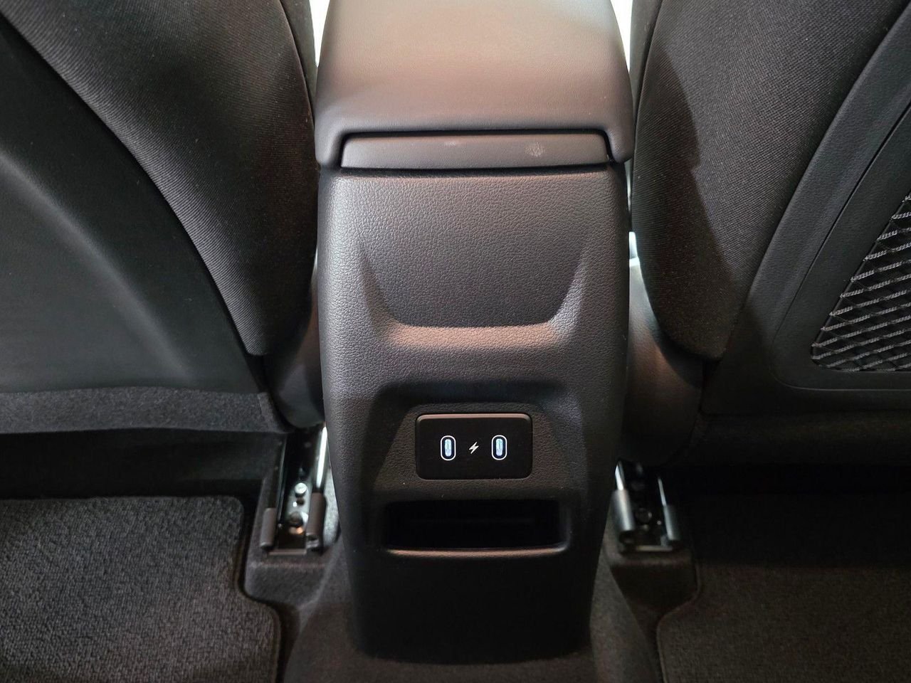 New 2026 Shimmering Silver Hyundai SEL image 16