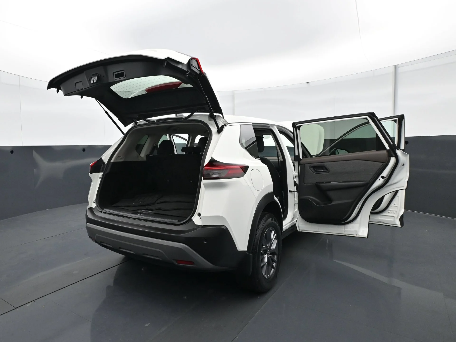 Used 2023 Glacier White Nissan S image 33