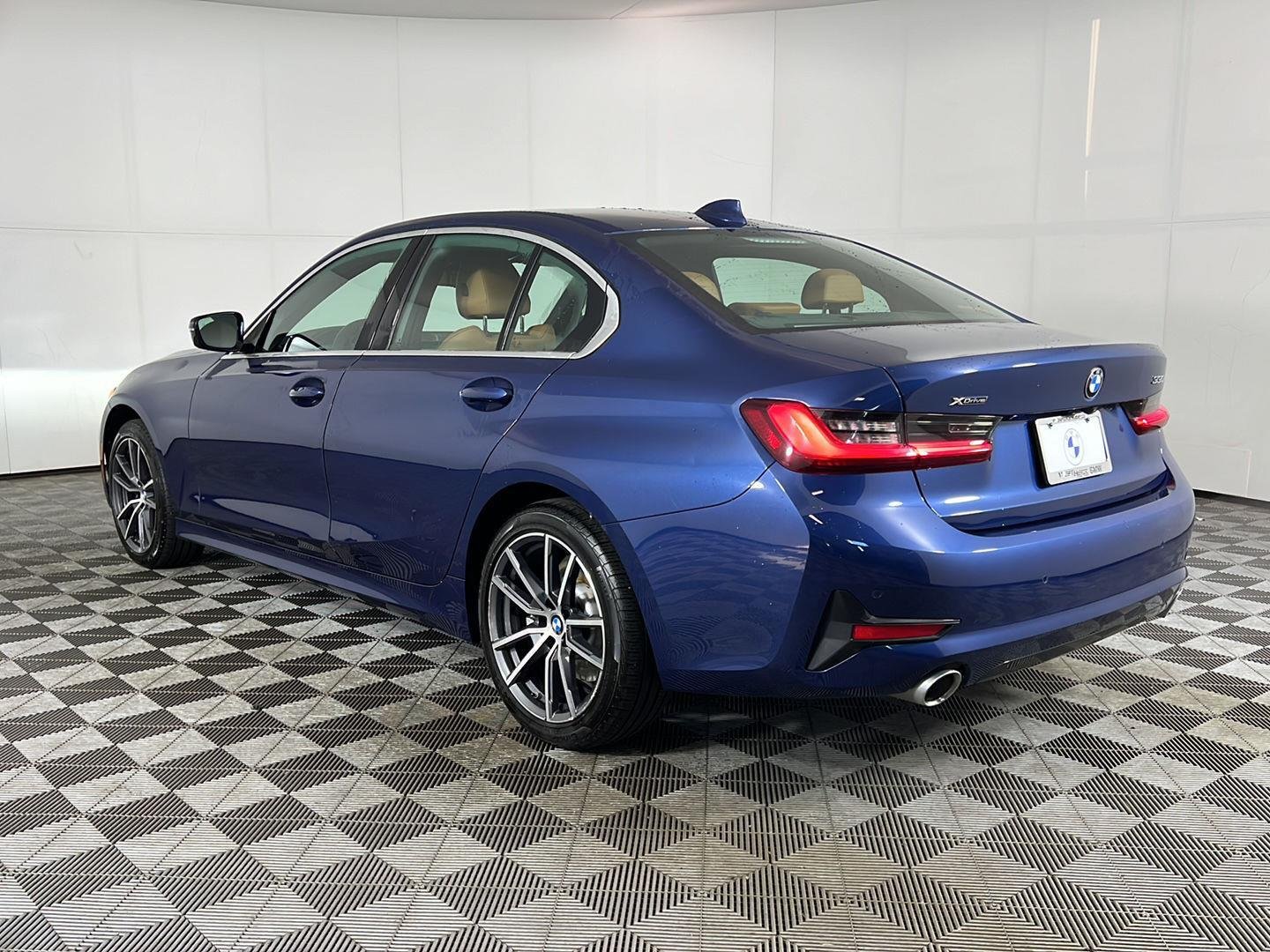 Used 2022 Phytonic Blue Metallic BMW 330i xDrive image 9