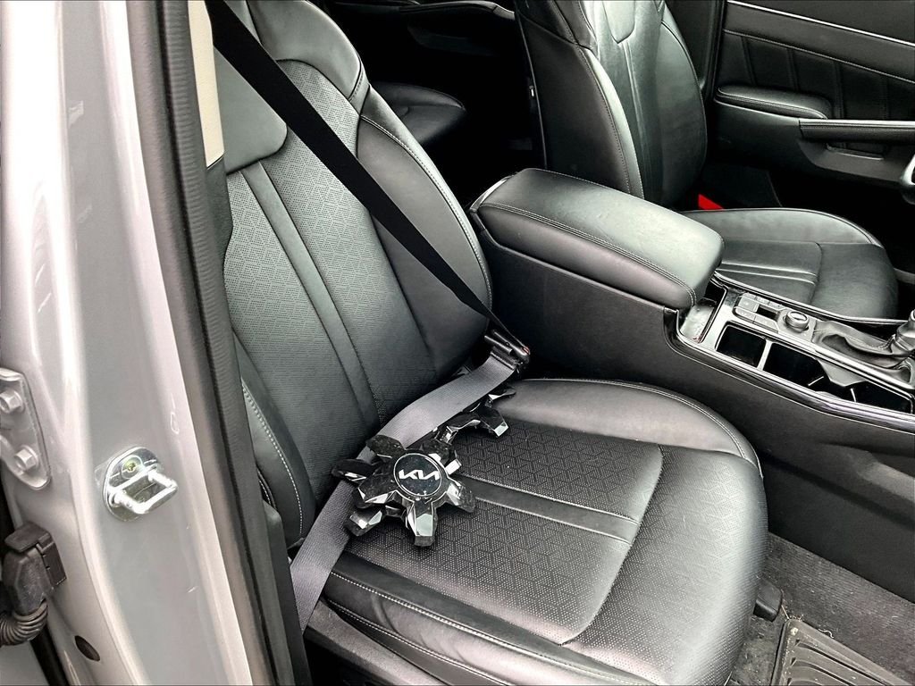Used 2022 Wolf Gray Kia SX image 11