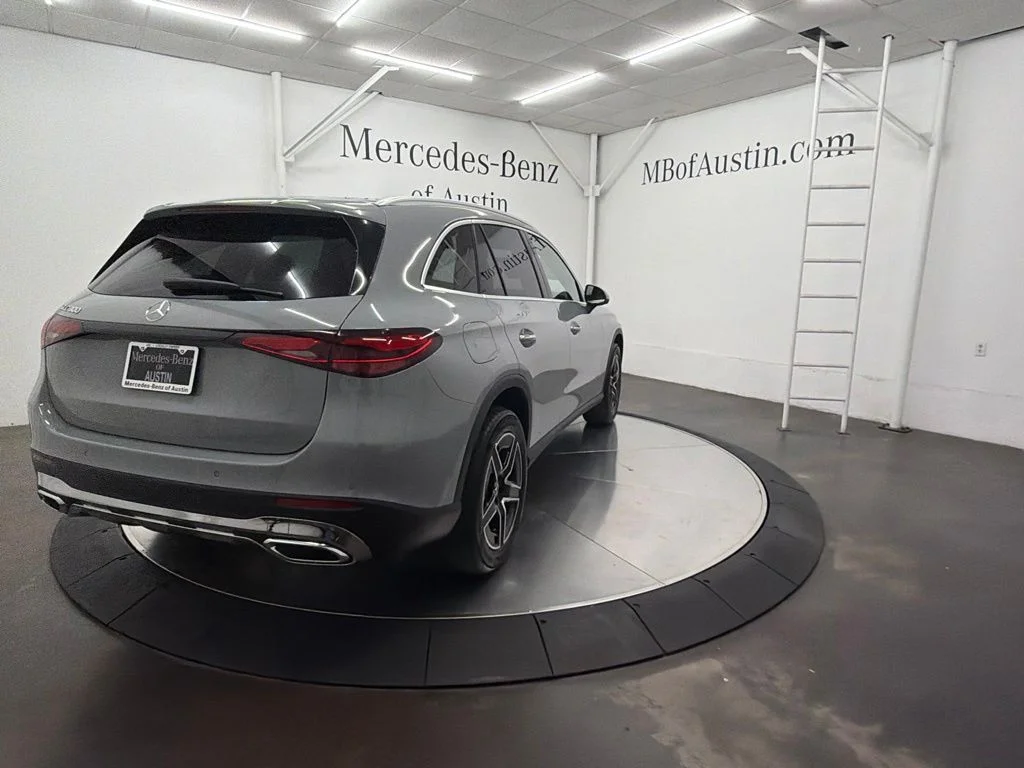New 2027 White Mercedes-Benz GLC 300 image 7