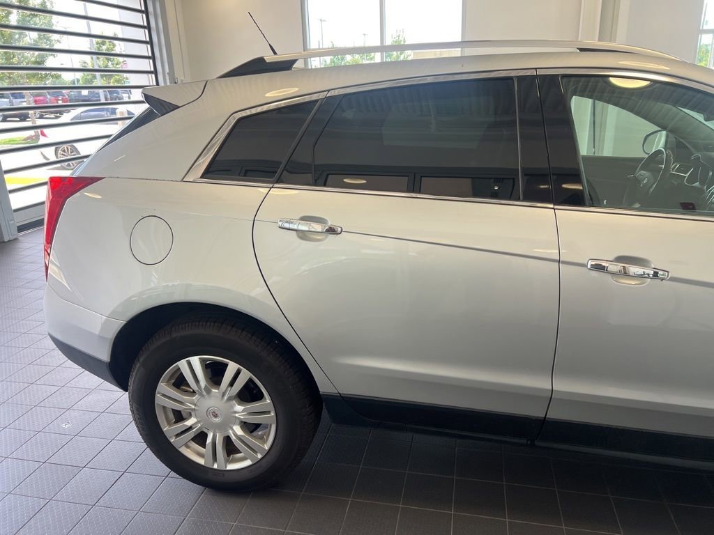 Used 2012 RADIANT SILVER METALLIC Cadillac Luxury Collection image 4