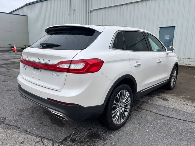 Used 2017 White Platinum Clearcoat Metallic Lincoln Reserve image 4