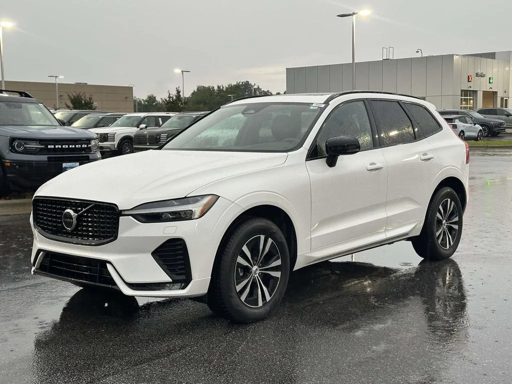Certified Used 2025 Crystal White Volvo Core image 23